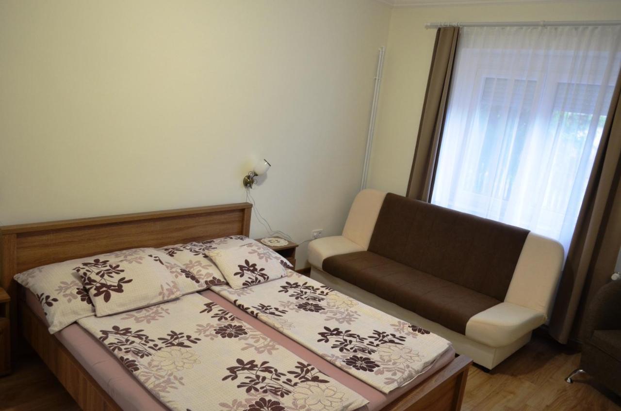 Henrietta - Violetta Apartman Hajdúszoboszló 外观 照片