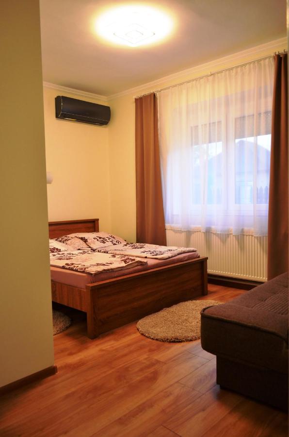 Henrietta - Violetta Apartman Hajdúszoboszló 外观 照片