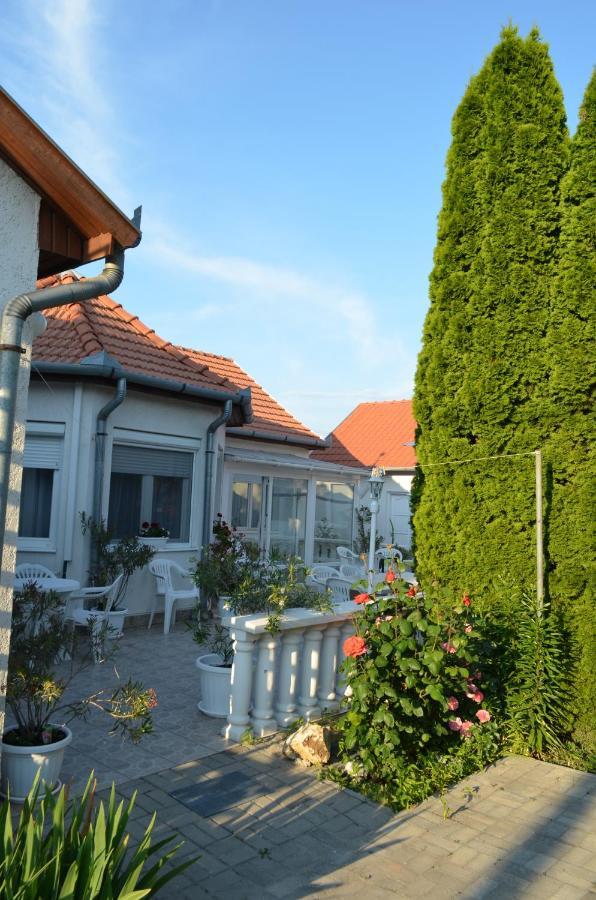 Henrietta - Violetta Apartman Hajdúszoboszló 外观 照片
