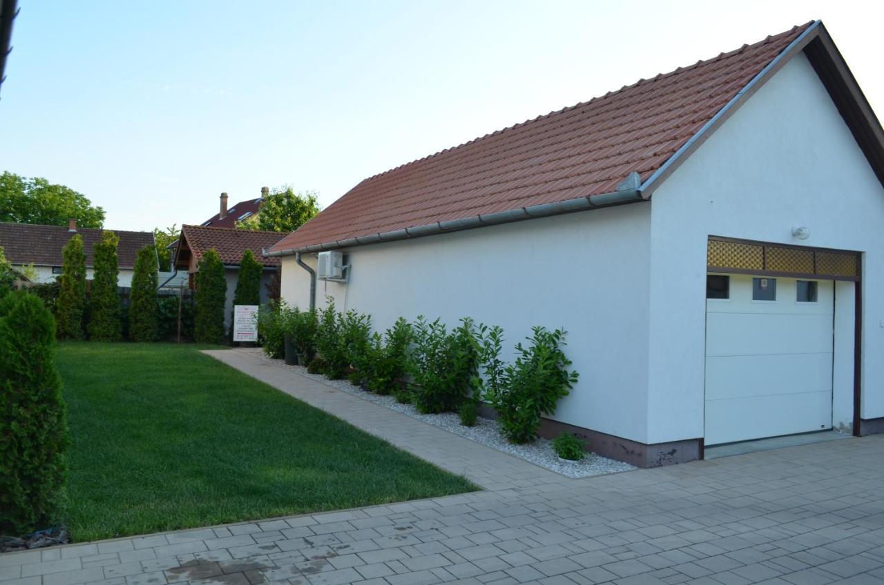 Henrietta - Violetta Apartman Hajdúszoboszló 外观 照片