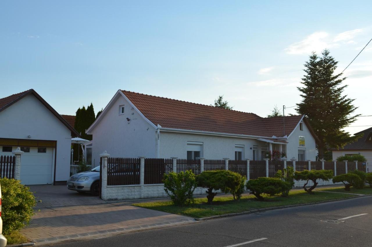 Henrietta - Violetta Apartman Hajdúszoboszló 外观 照片